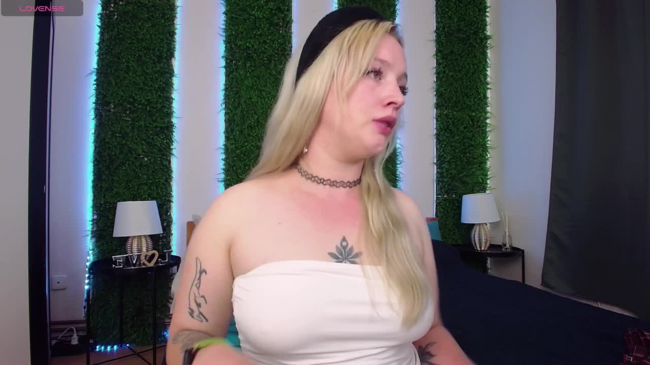 Nicole-Aniston Live Sex December 13, 2025