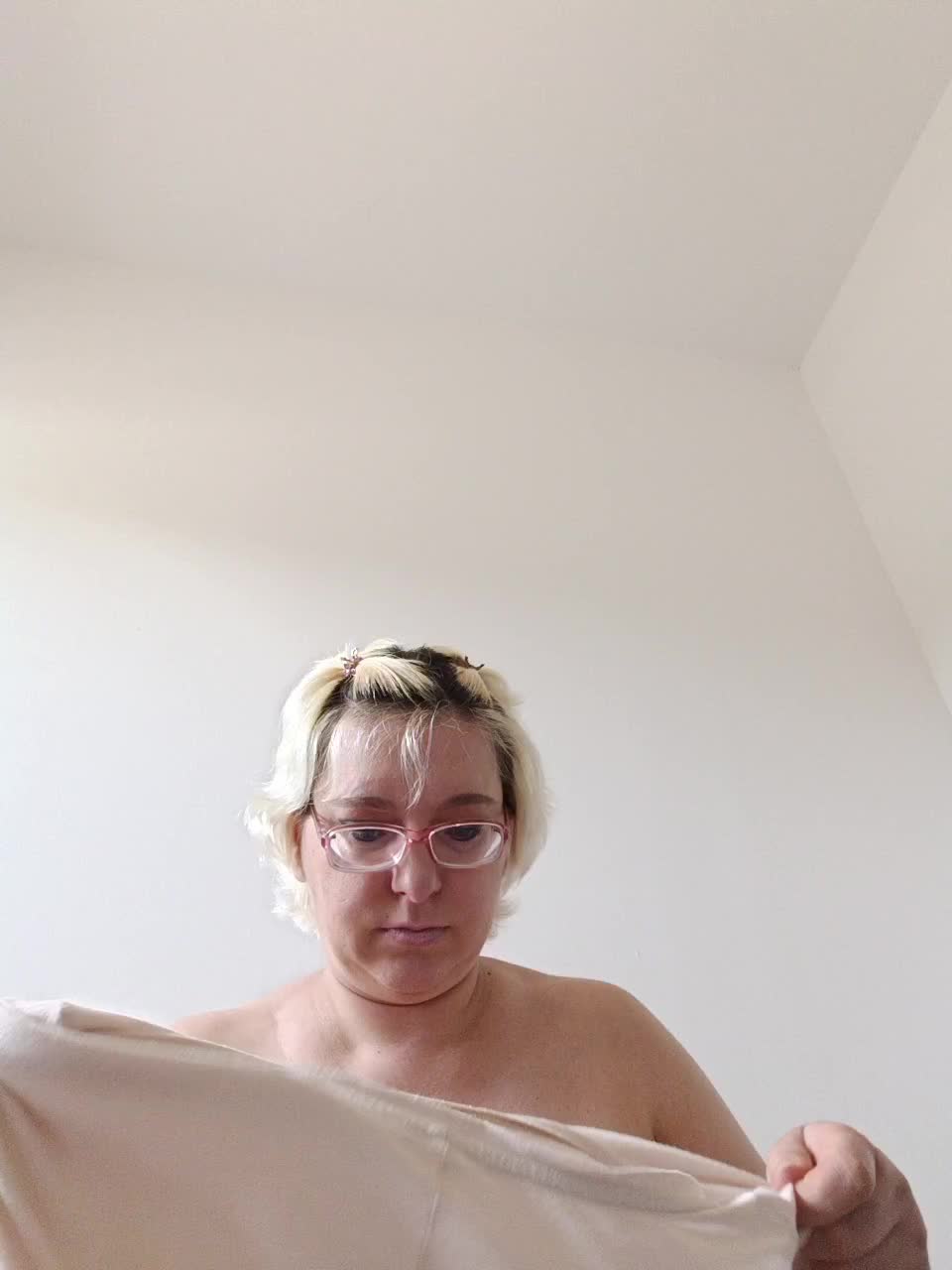 Vika211 Live Sex December 18, 2025