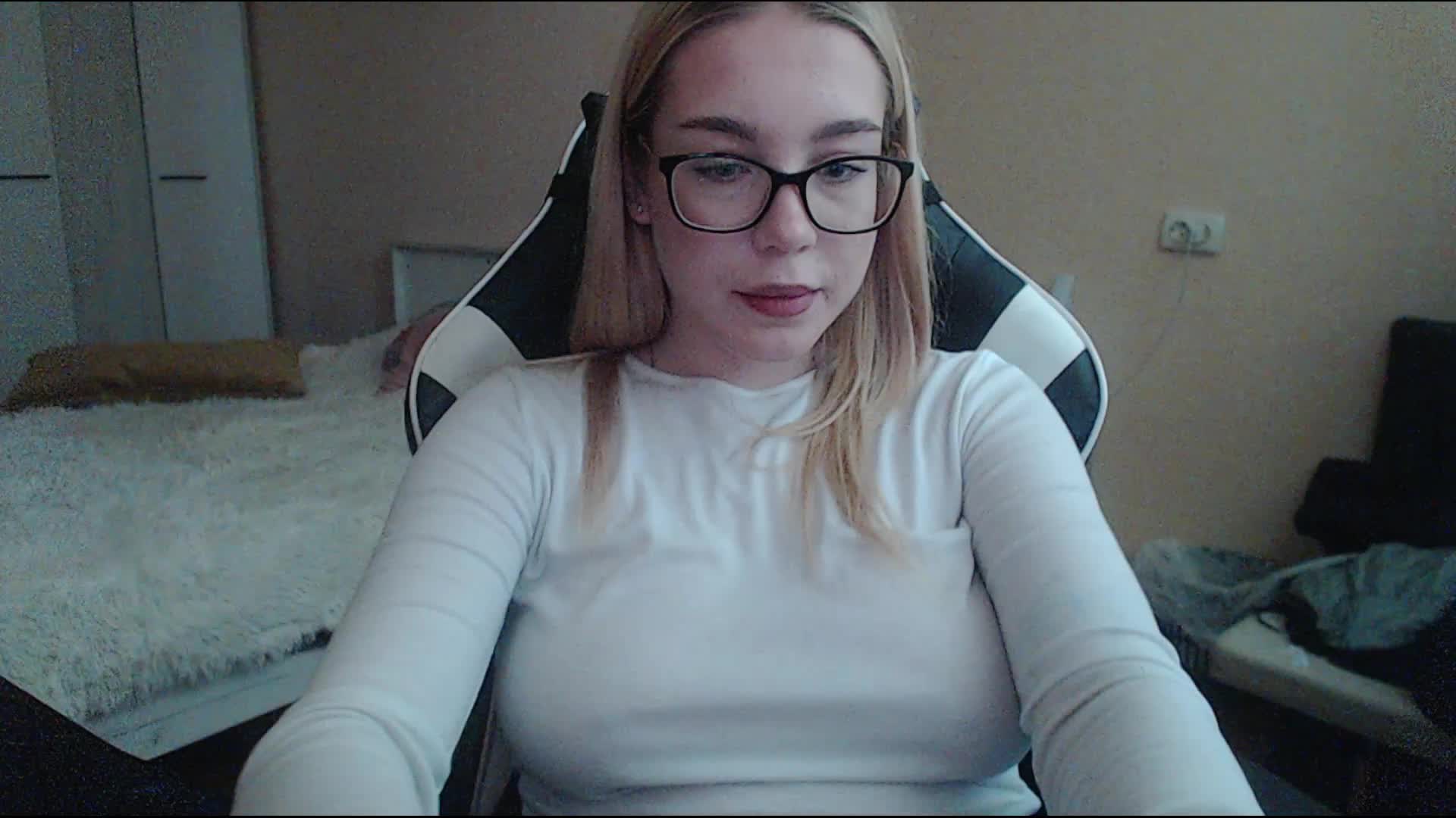 maksisy Live Sex December 18, 2025