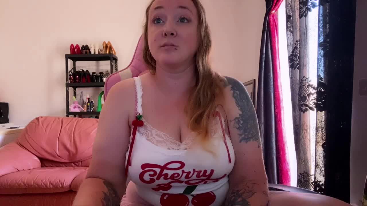 NylonQueen Live Sex December 14, 2025