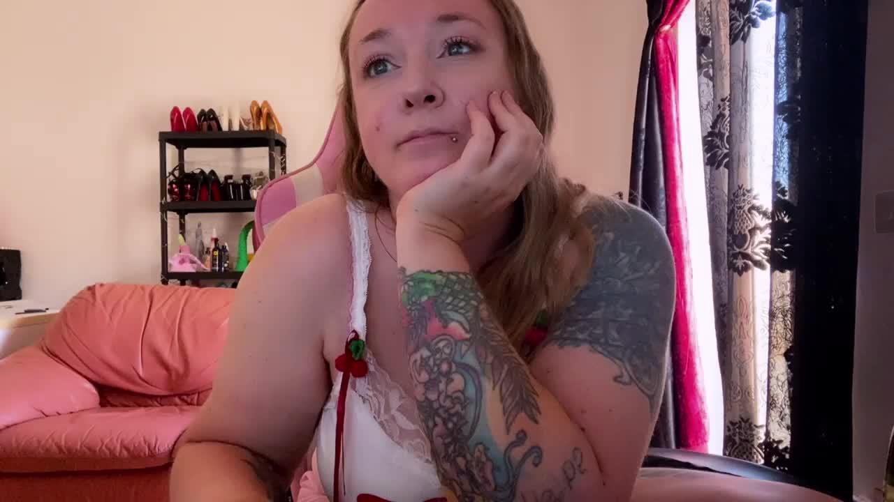 NylonQueen Live Sex December 14, 2025