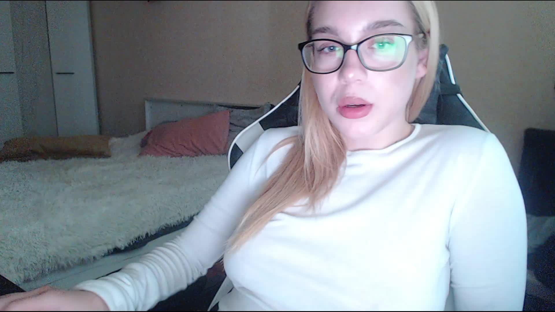 maksisy Live Sex December 18, 2025