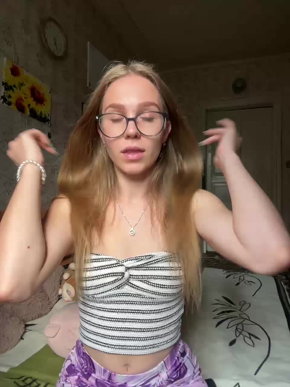 Milana22a Live Sex December 14, 2025