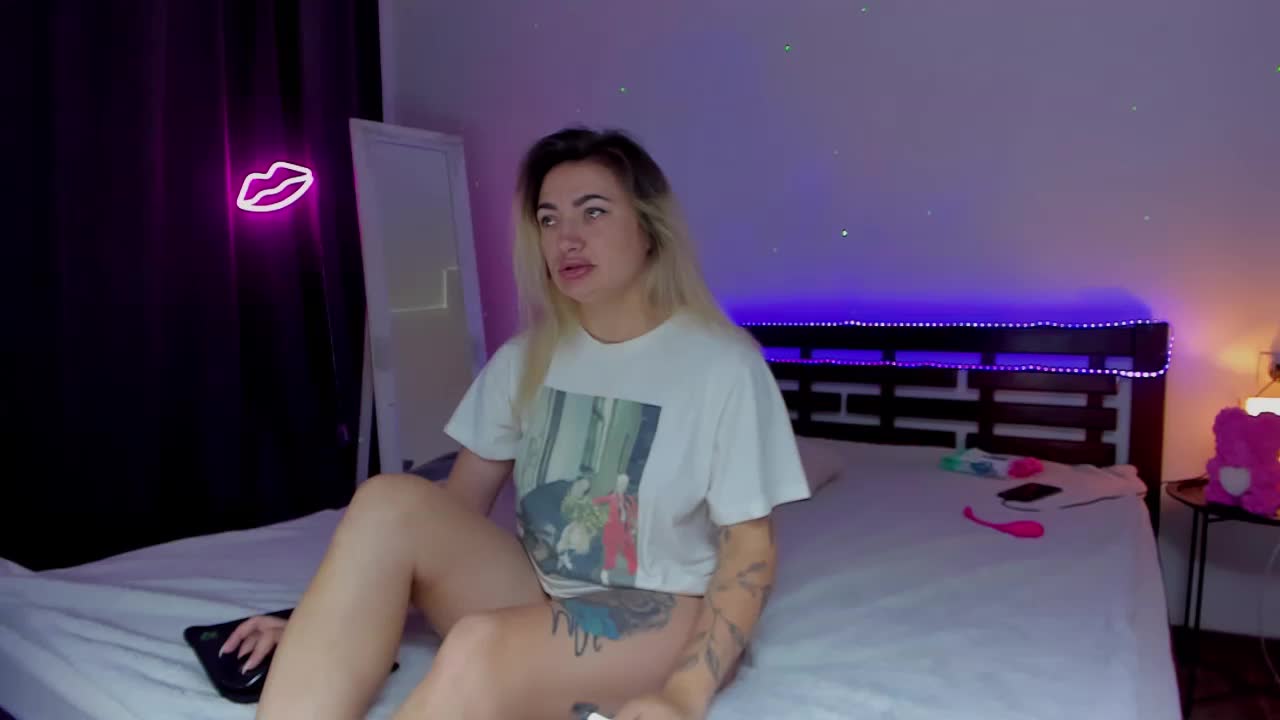 MikkiShows Live Sex December 13, 2025