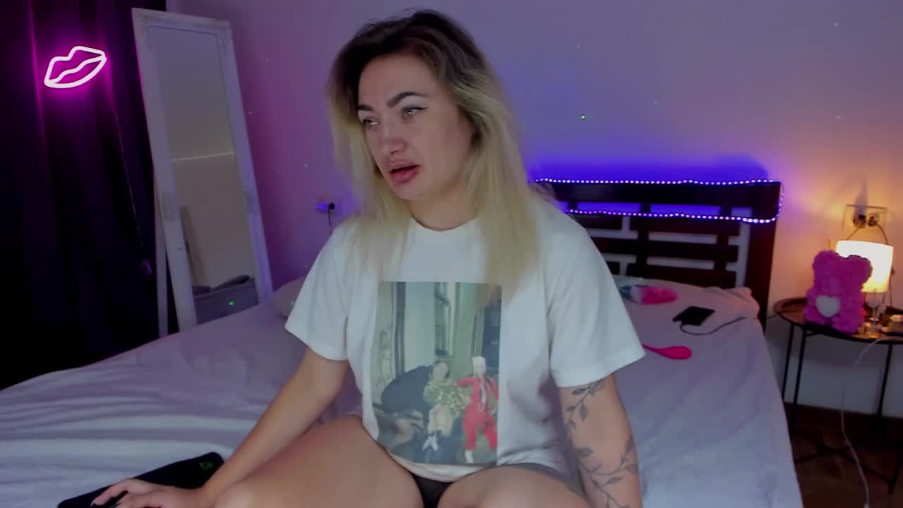 MikkiShows Live Sex December 13, 2025