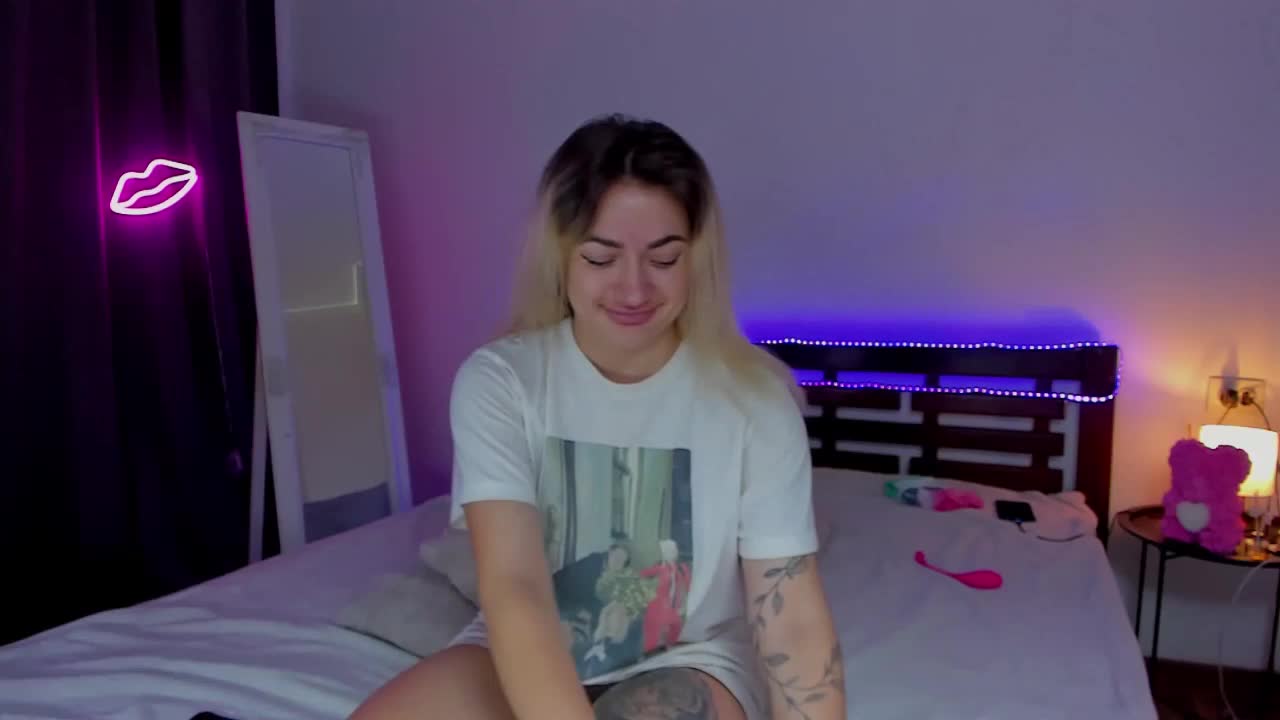 MikkiShows Live Sex December 13, 2025