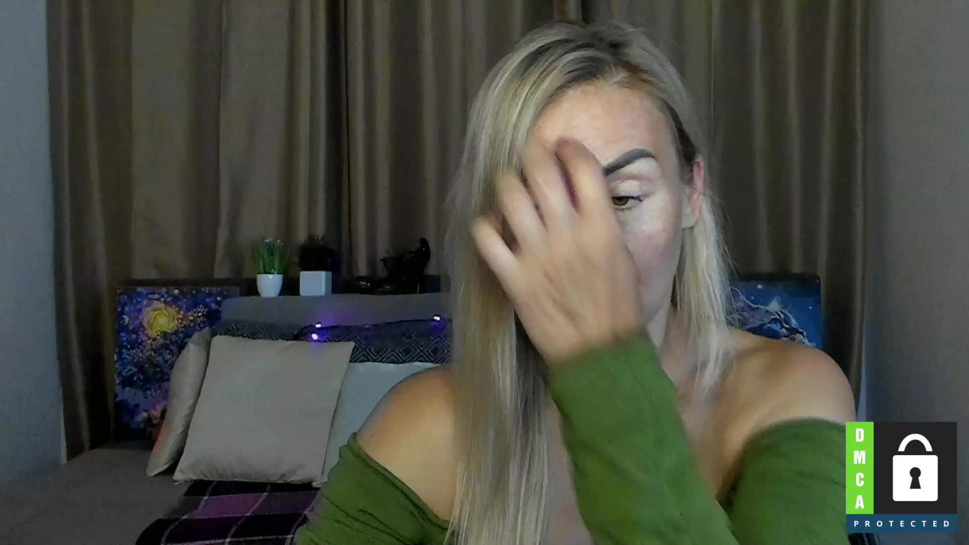 Jullyblondkiss Live Sex December 14, 2025