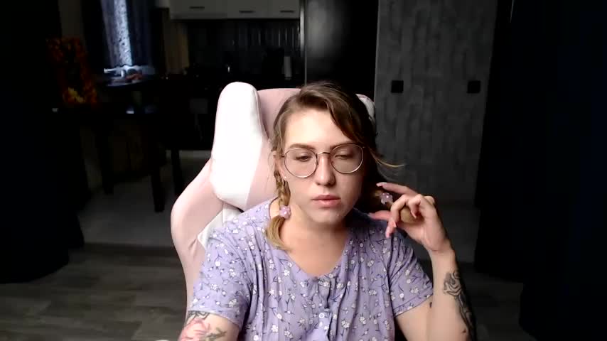 Reginasmilee Live Sex December 17, 2025
