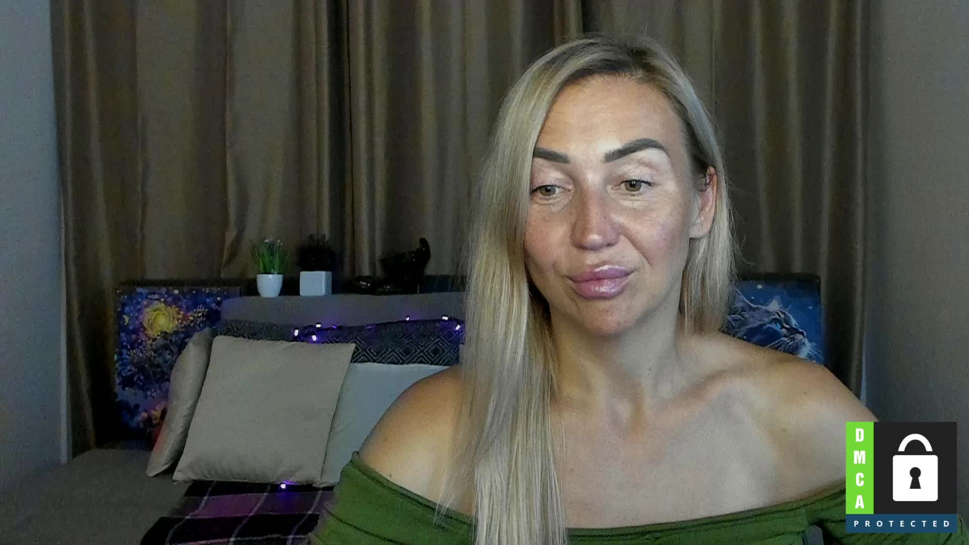 Jullyblondkiss Live Sex December 14, 2025