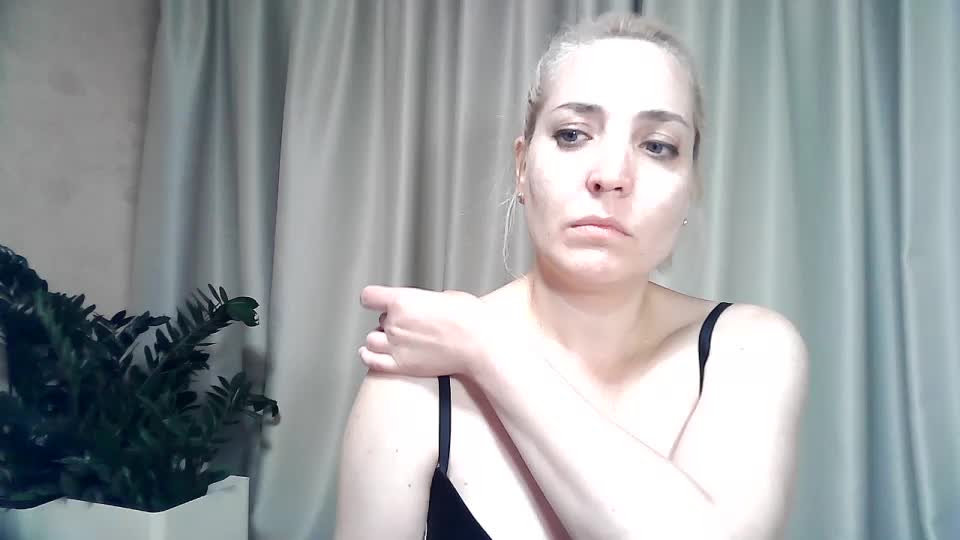 mariska-kiska Live Sex December 15, 2025