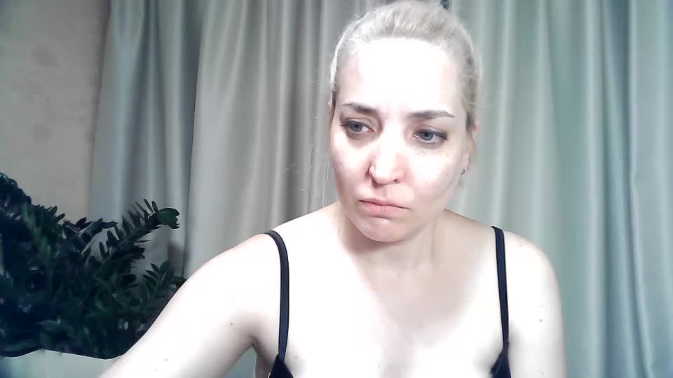 mariska-kiska Live Sex December 15, 2025