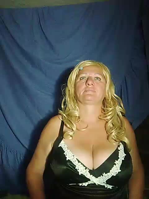 FameLara Live Sex December 17, 2025