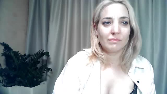 mariska-kiska Live Sex December 15, 2025