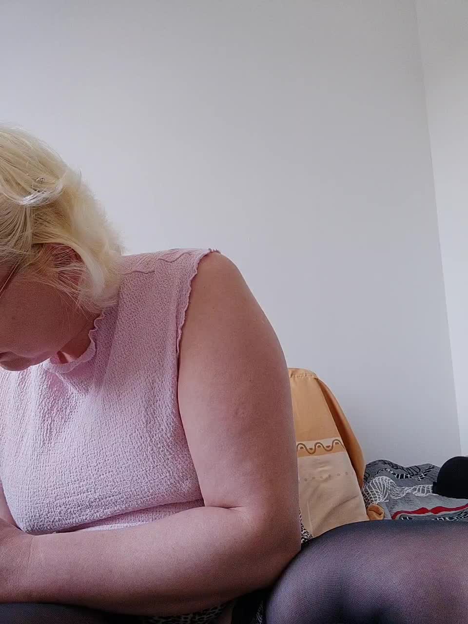 Vika211 Live Sex December 18, 2025