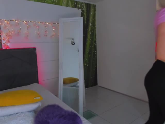 HollyTaillor Live Sex December 17, 2025