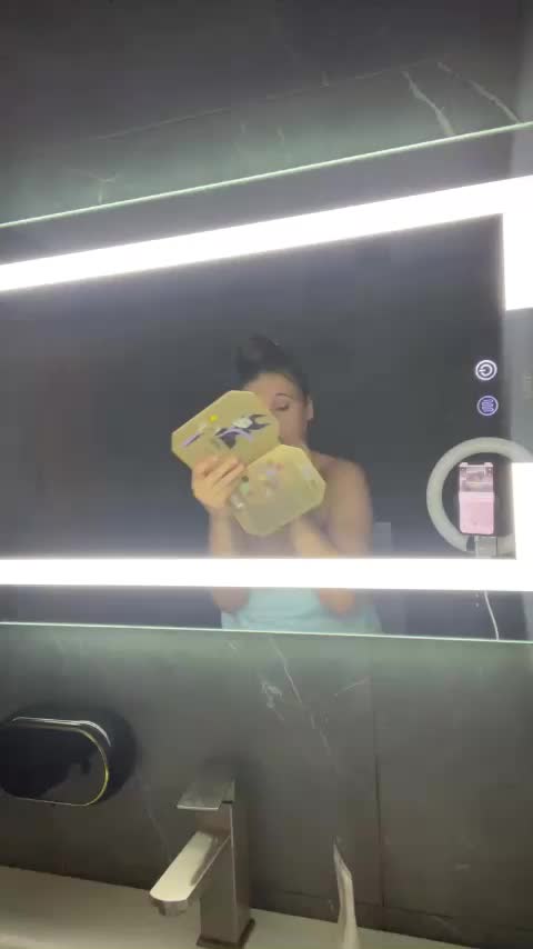 Potifays Live Sex December 18, 2025