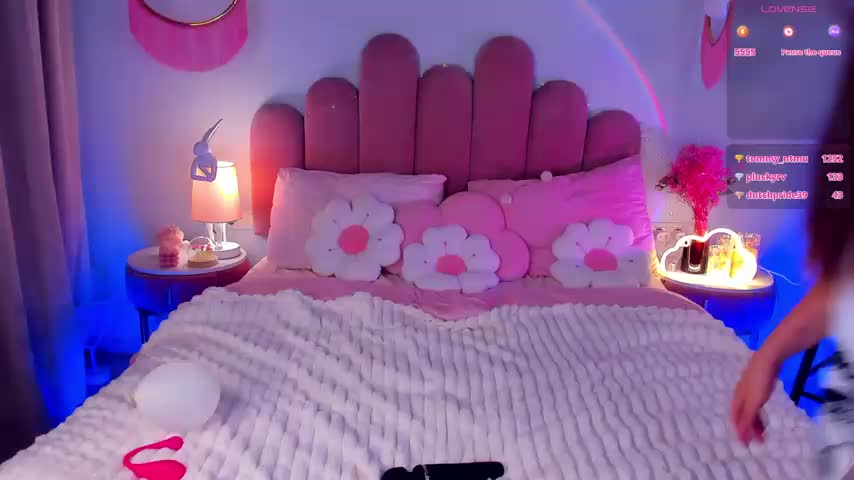 GiaCale Live Sex December 14, 2025