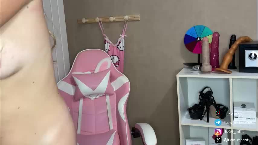 lucie_hot Live Sex December 14, 2025
