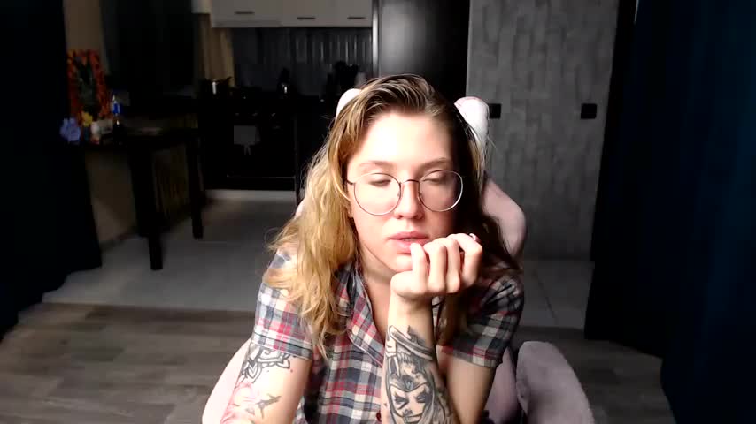 Reginasmilee Live Sex December 17, 2025