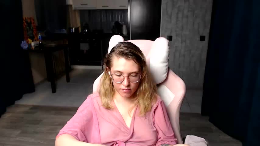 Reginasmilee Live Sex December 17, 2025