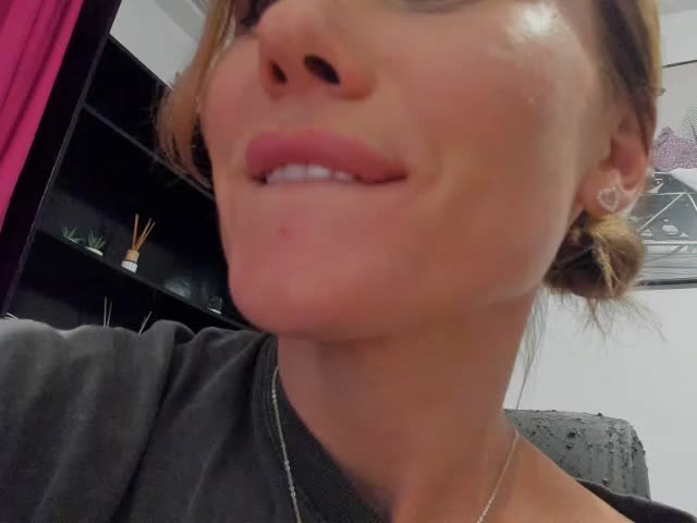 ZoiKissy Live Sex September 12, 2025