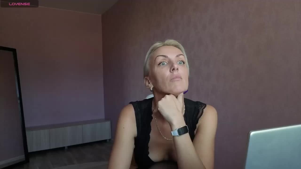 FemdomLedyMaria Live Sex December 18, 2025