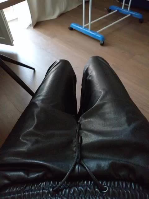 klubnichkka Live Sex December 14, 2025