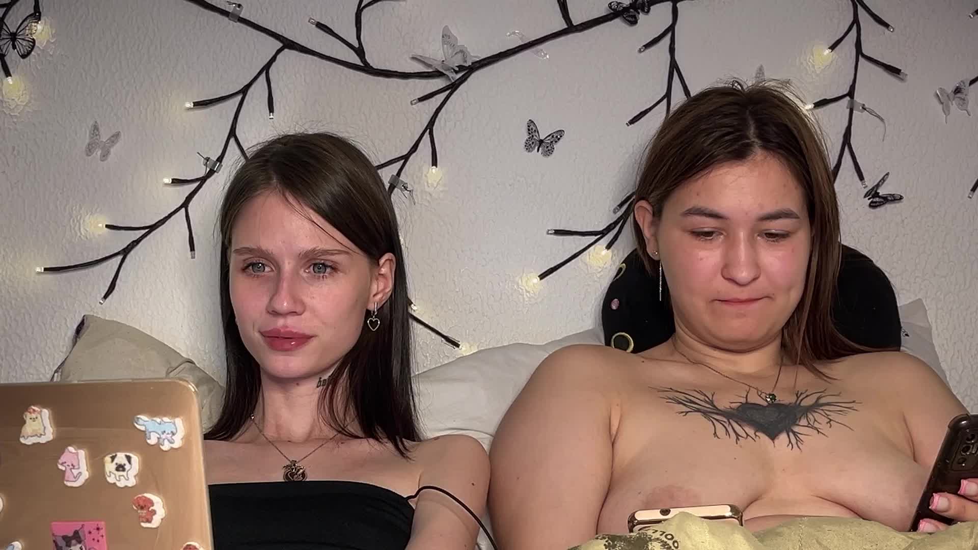 ZoyaVikki Live Sex December 15, 2025