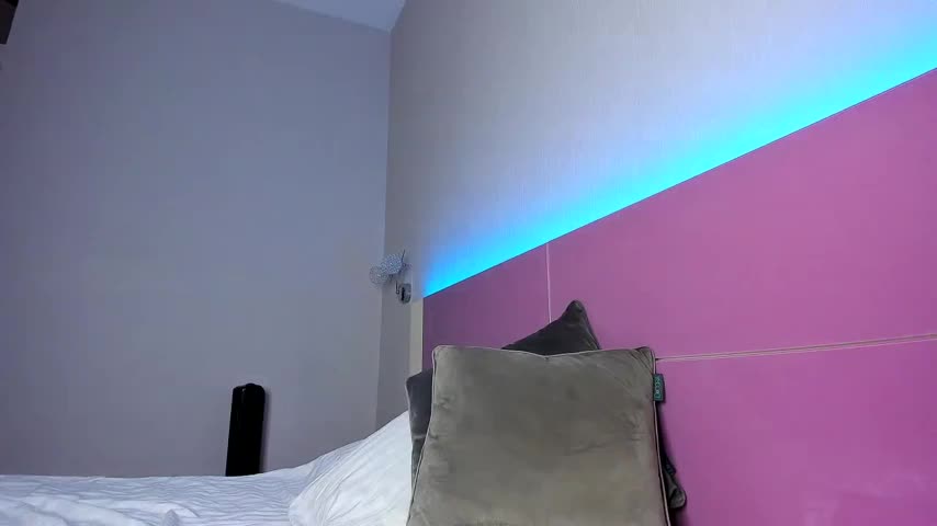 CrazyWomen Live Sex December 13, 2025