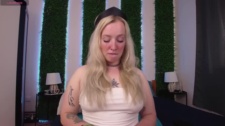 Nicole__Aniston_ Live Sex December 14, 2025