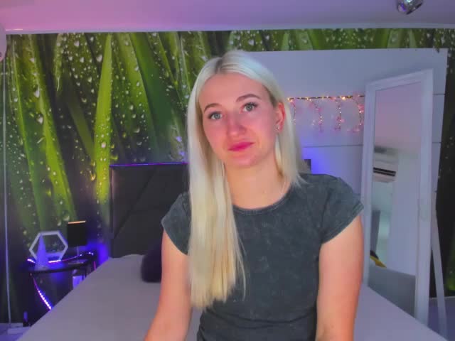 HollyTaillor Live Sex December 17, 2025
