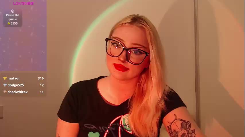 chloe_levine Live Sex December 14, 2025