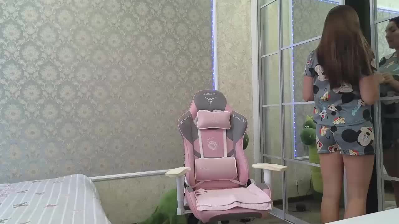 DIVORA Live Sex December 19, 2025