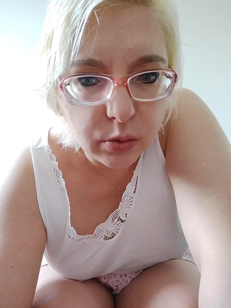 Vika211 Live Sex December 18, 2025