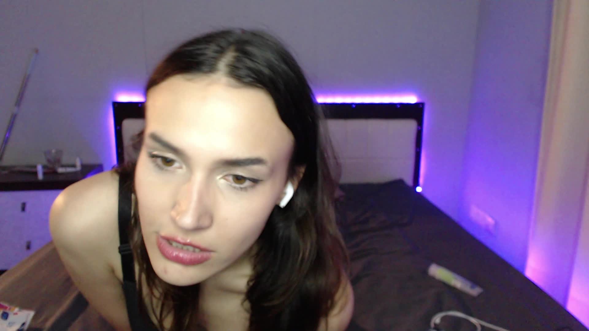 Iloniyaa Live Sex December 17, 2025