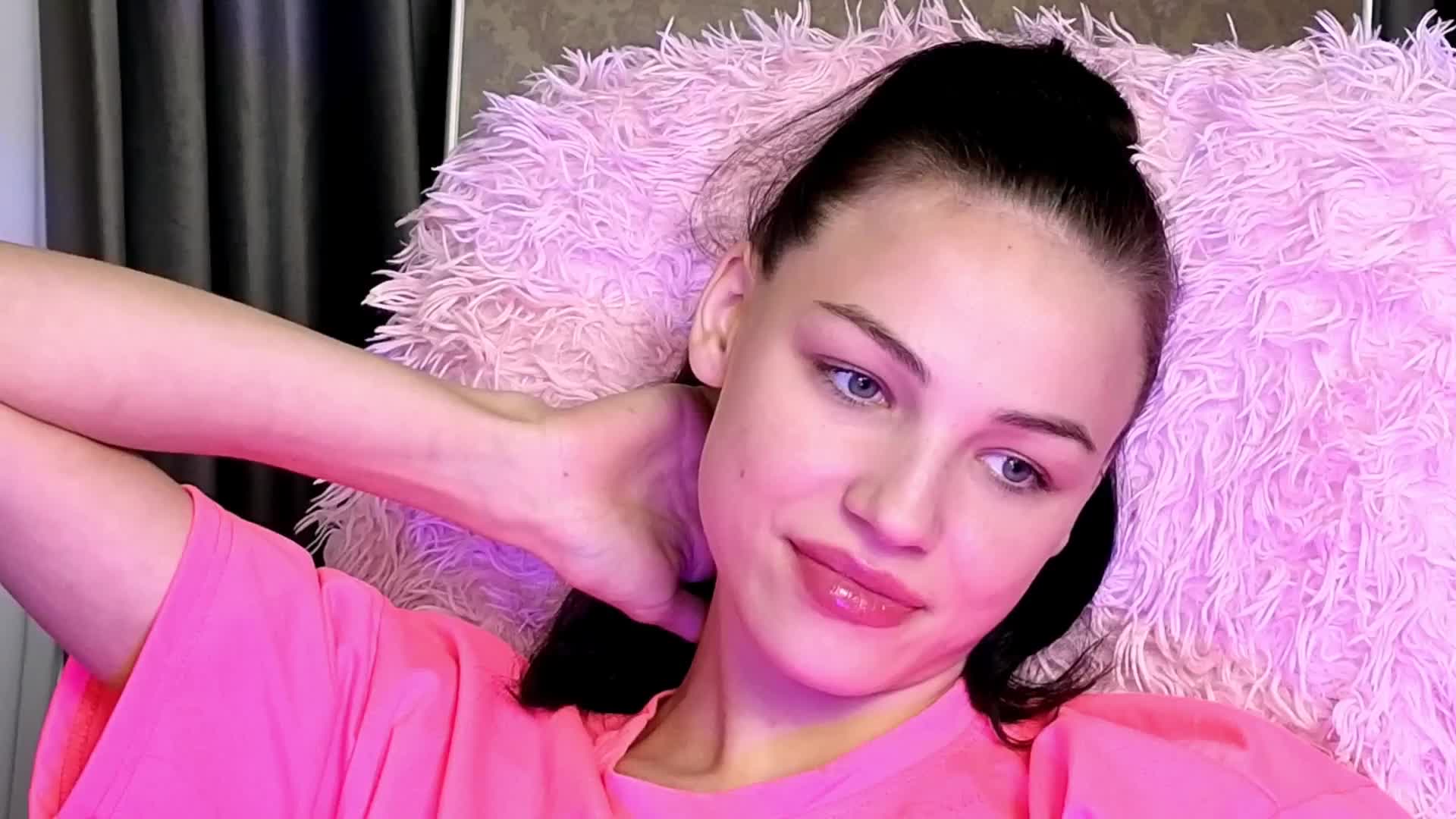 EmilyLuxxxury Live Sex December 13, 2025