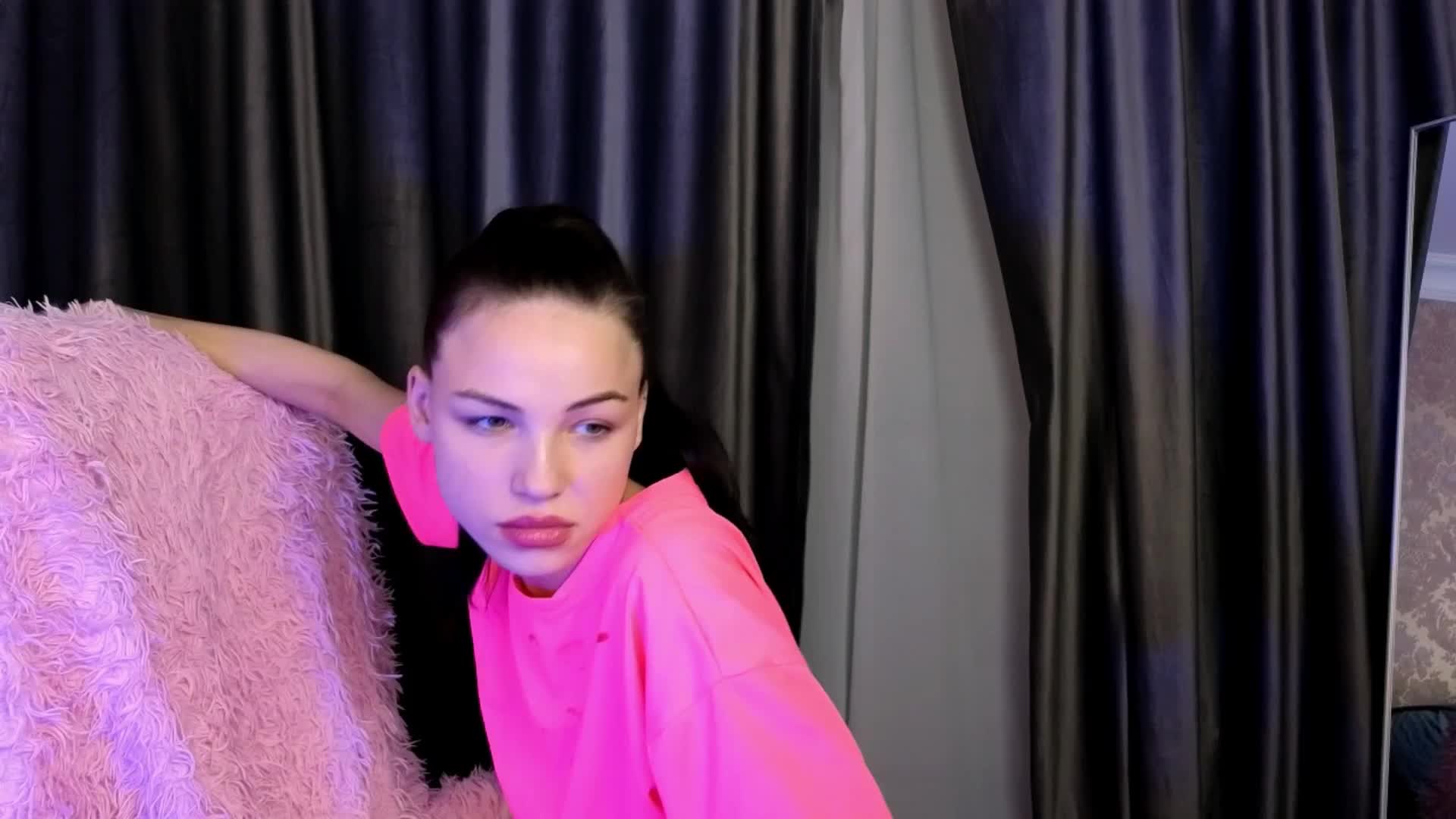 EmilyLuxxxury Live Sex December 13, 2025