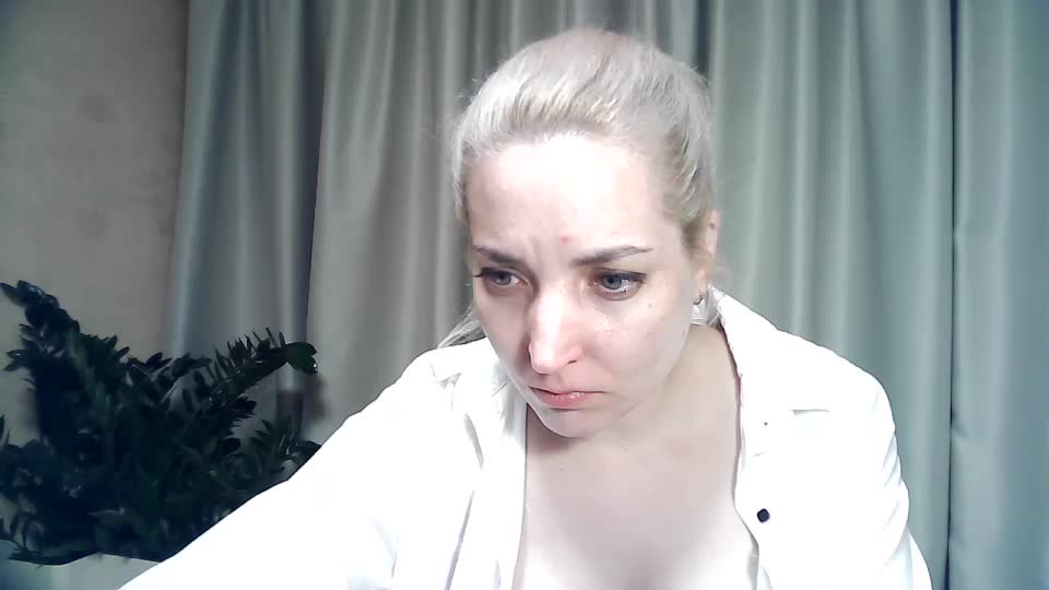 mariska-kiska Live Sex December 15, 2025