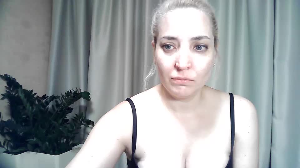 mariska-kiska Live Sex December 15, 2025