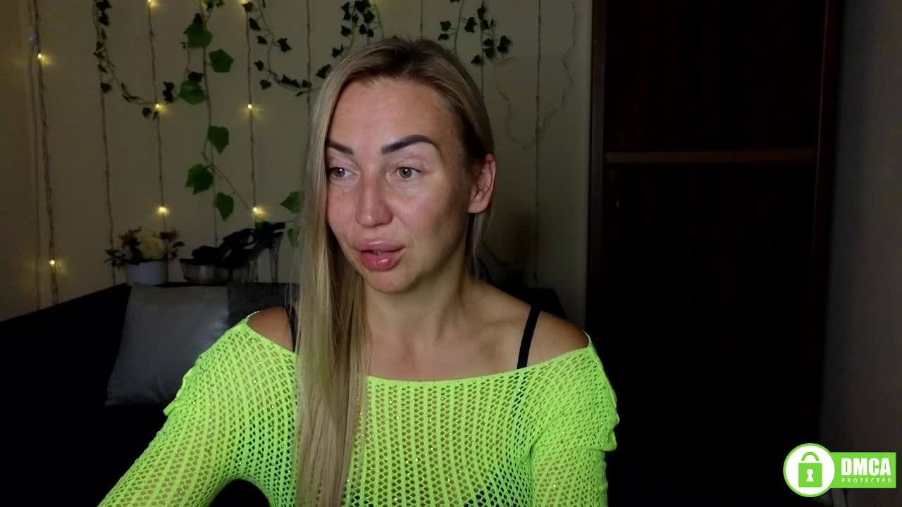 Jullyblondkiss Live Sex December 14, 2025