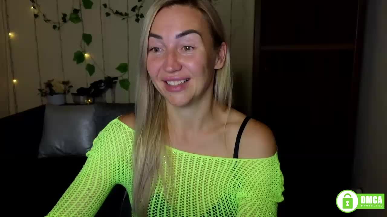 Jullyblondkiss Live Sex December 14, 2025