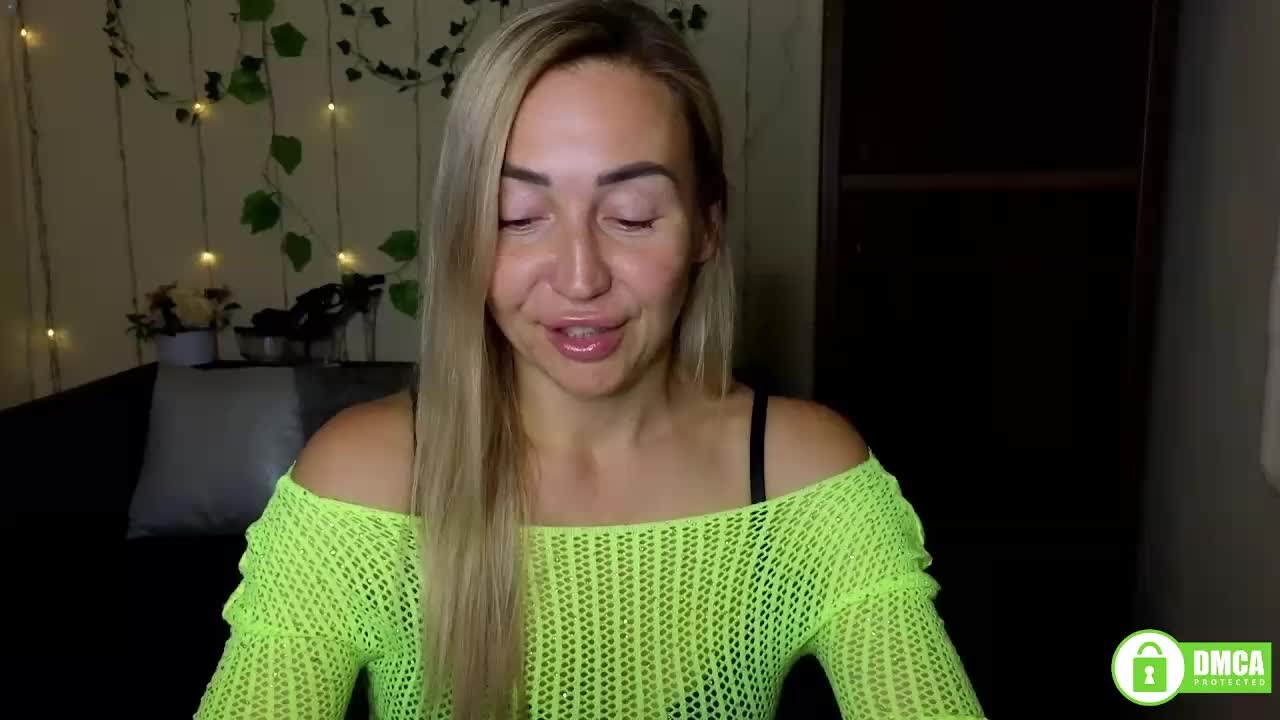 Jullyblondkiss Live Sex December 14, 2025