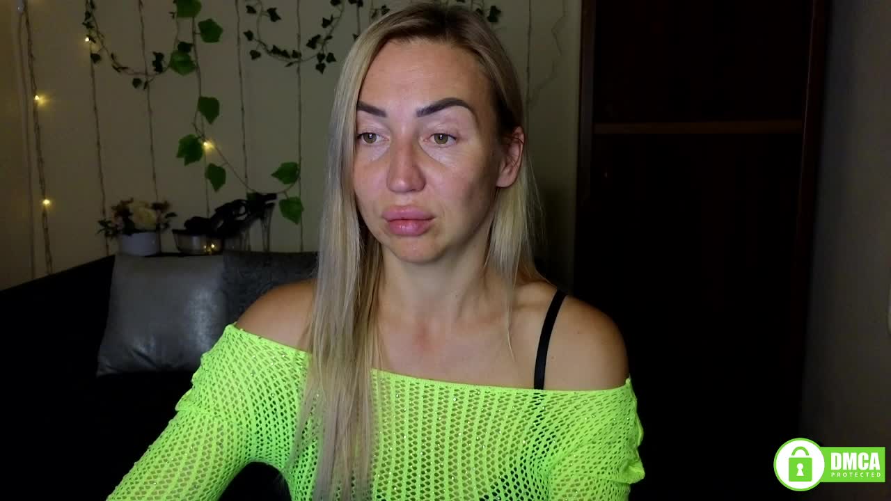 Jullyblondkiss Live Sex December 14, 2025