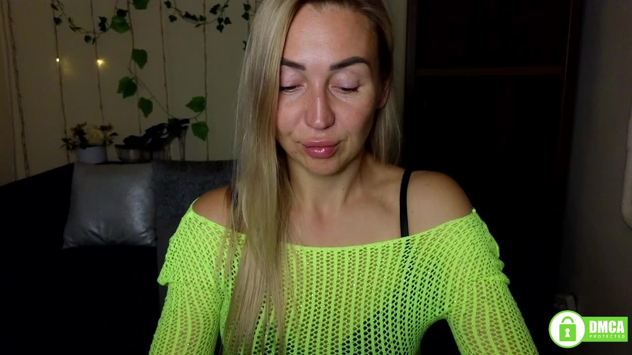 Jullyblondkiss Live Sex December 14, 2025