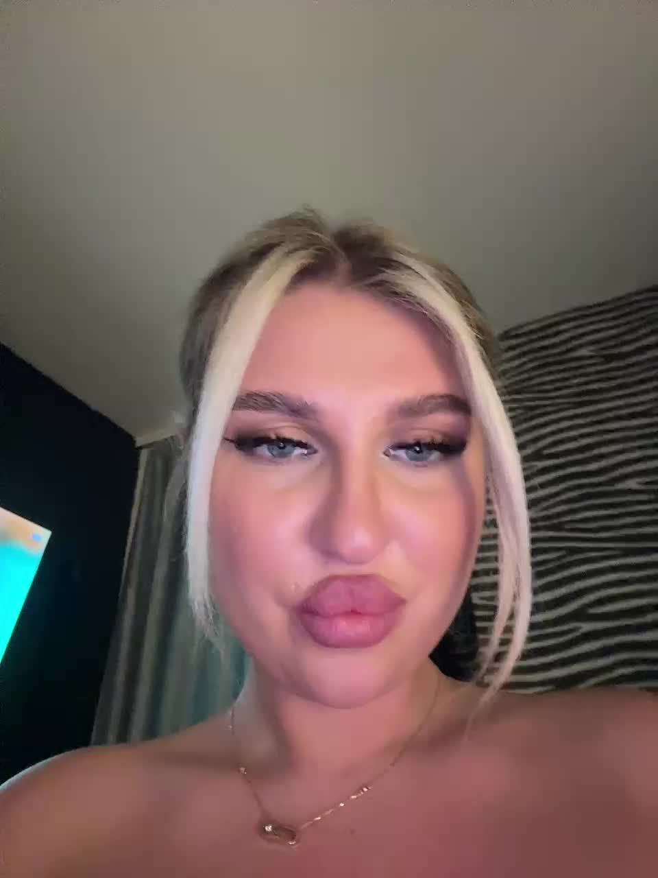 Kotofeyka1 Live Sex December 13, 2025