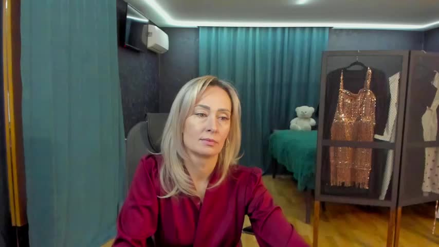 Julia_Cherry_ Live Sex December 12, 2025