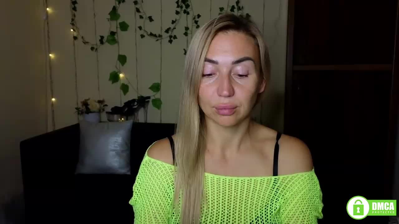 Jullyblondkiss Live Sex December 14, 2025