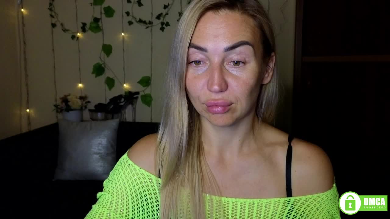 Jullyblondkiss Live Sex December 14, 2025