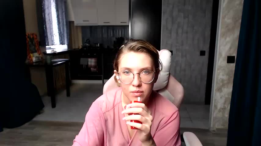 Reginasmilee Live Sex December 17, 2025