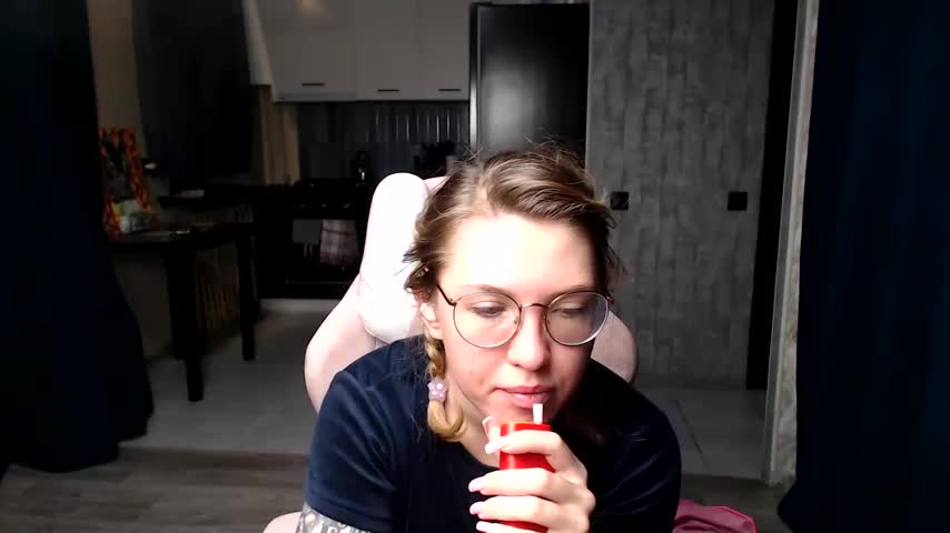 Reginasmilee Live Sex December 17, 2025